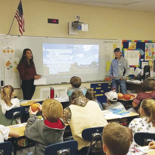 Kuna FFA members teach Reed Elementary students where their food comes