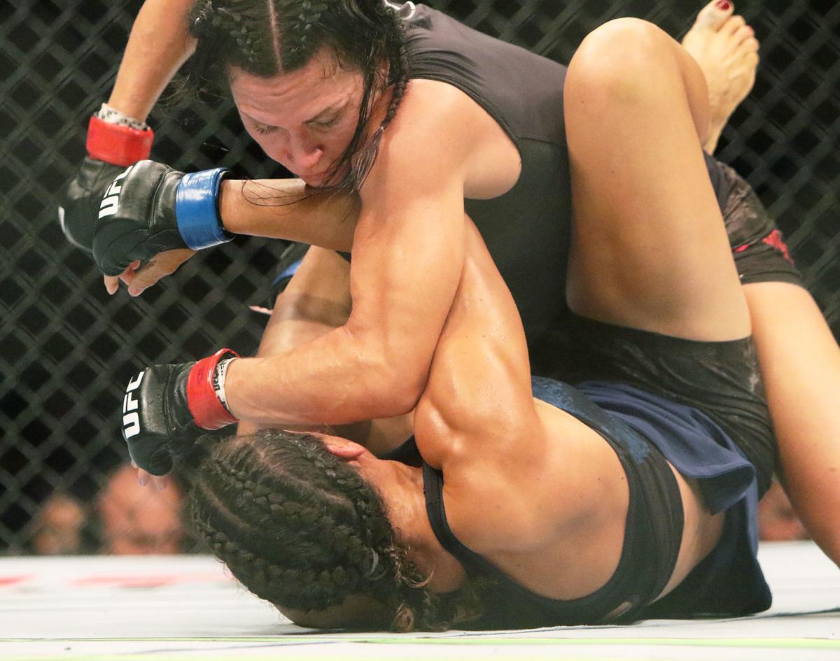 Ufc Fight Night 133 Notebook Zingano Wins In The Octagon For The