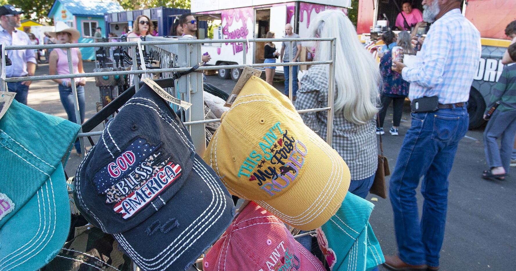 Snake River Stampede attracts large crowds, family atmosphere - Vimarsana News