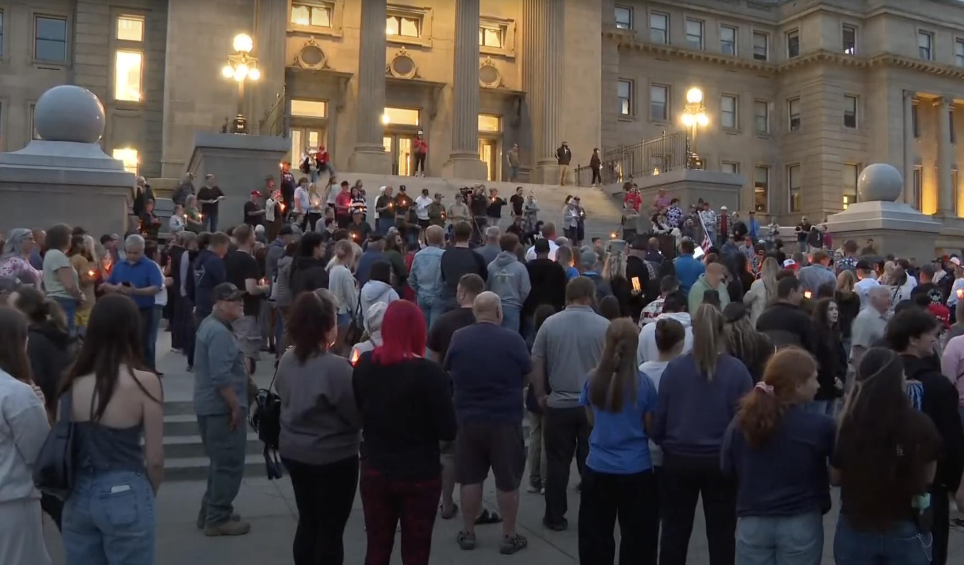 Hundreds gather at Idaho Capitol to honor Charlie Kirk with candlelight ...