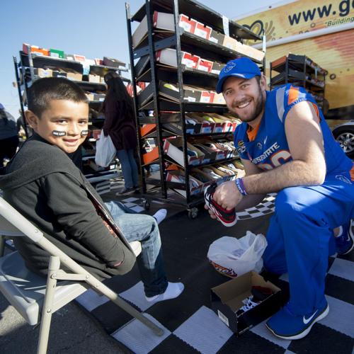 Broncos pause to give back at Las Vegas Bowl charity event | Blue Turf ...