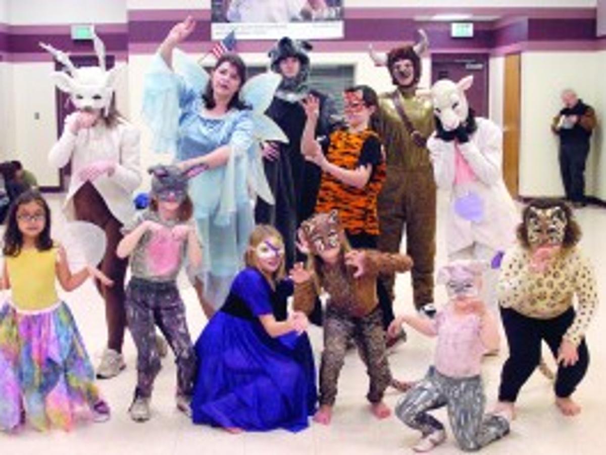 Download Bridge To Terabithia Leslie Costume Background