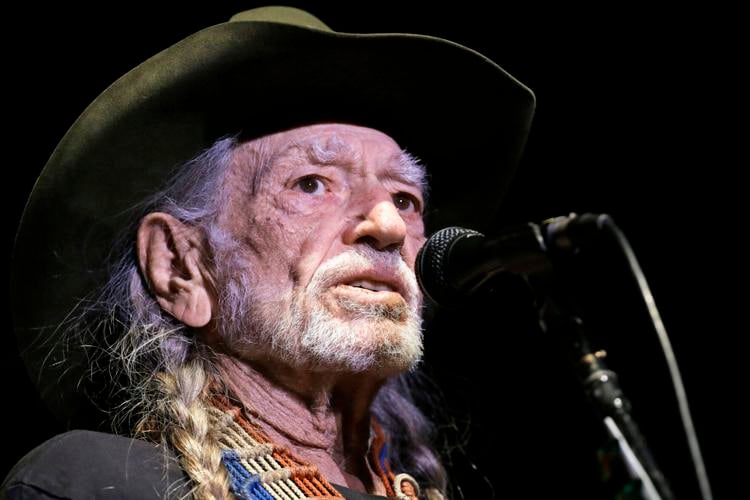 Willie Nelson, Bob Dylan headline summer concert in Nampa, Local News