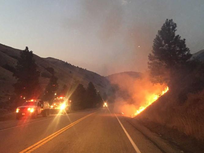 Fire grows to more than 3,000 acres north of Horseshoe Bend, highway