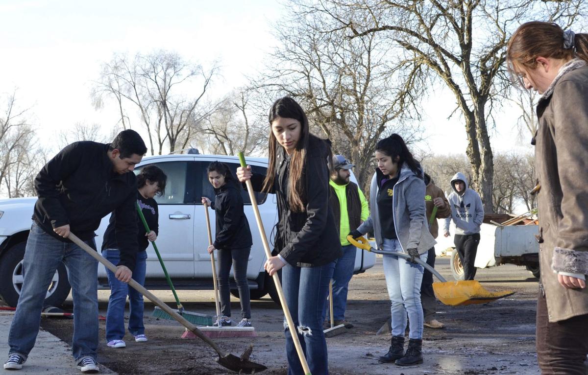 C of I students volunteer at Farmway Village Local News