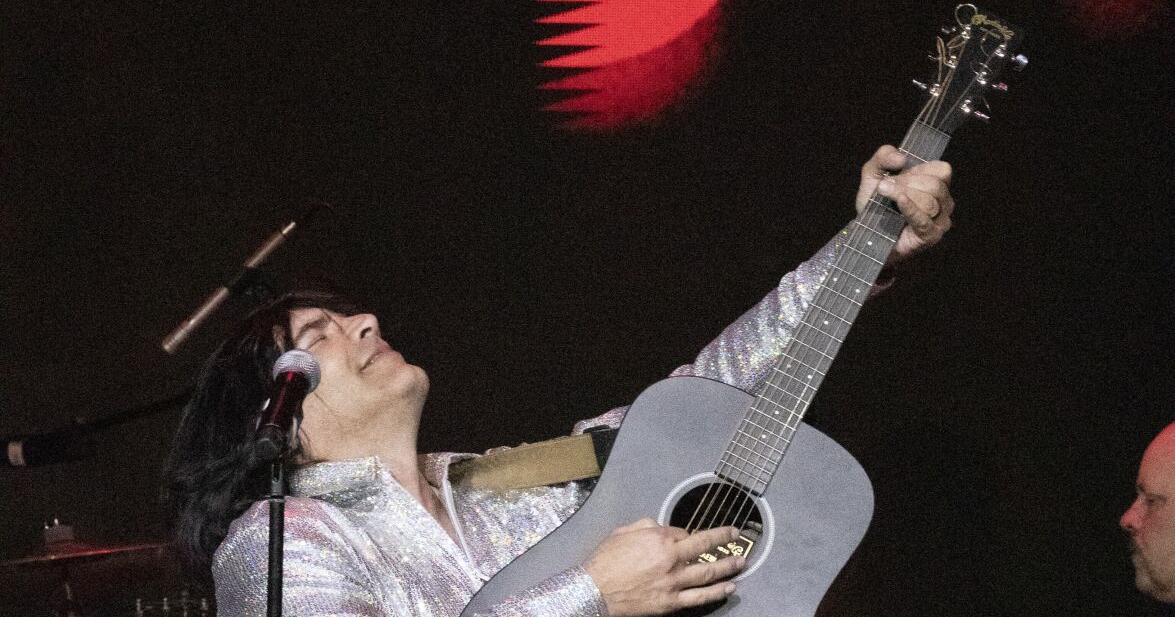 'Sweet (Caroline)' — Solitary Band: The Neil Diamond Experience at The Shrine - Vimarsana News