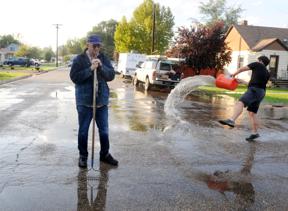 Neighbors help with a flooded home | News | idahopress.com