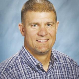 Mountain View promotes Brian Compton from OC to football coach