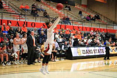 Dynamic Defense Idaho State Women Shut Down Seattle In 73 48 Win