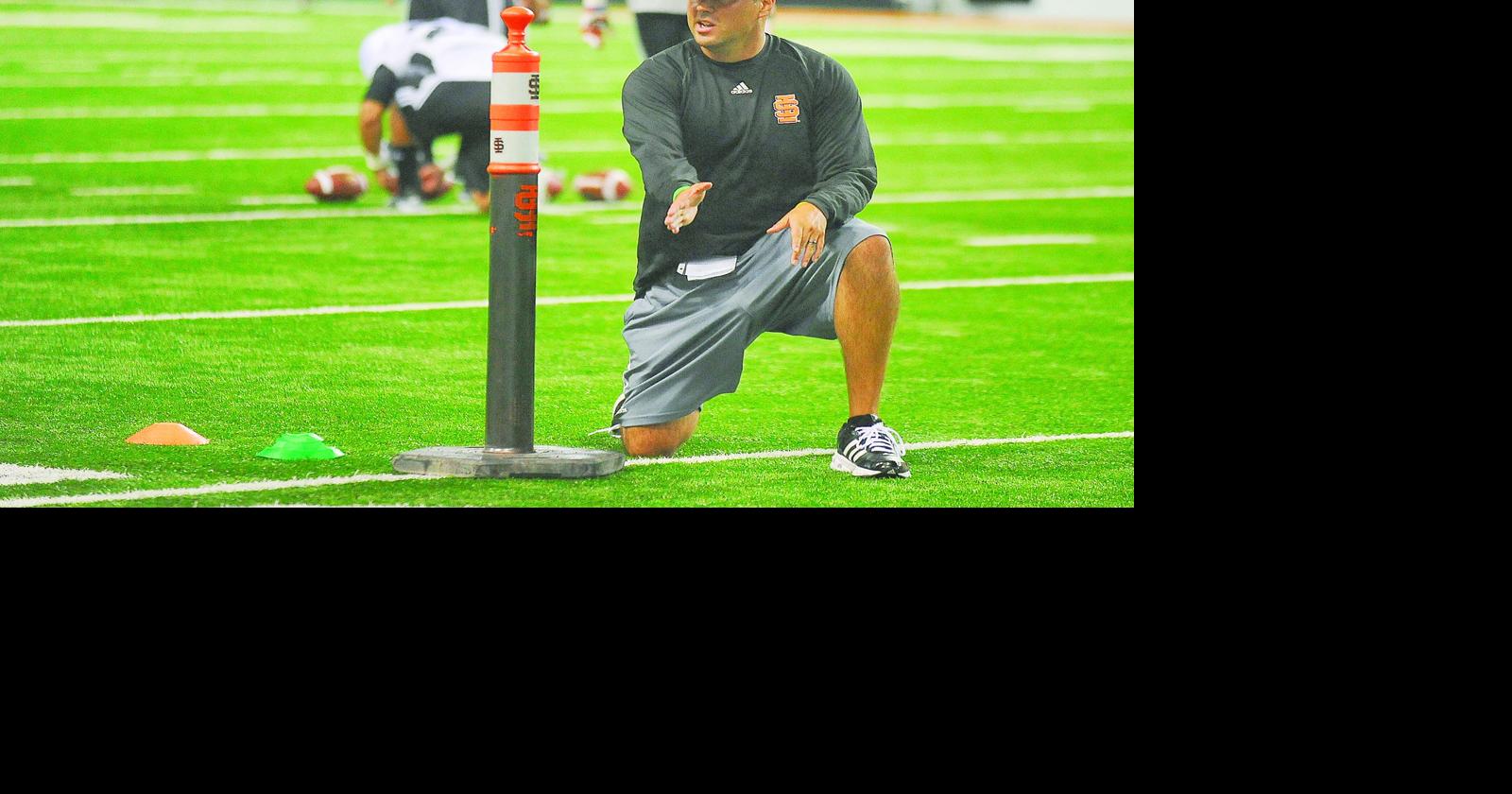 ISU football: Screaming toward progress — ISU receivers coach Sheldon ...