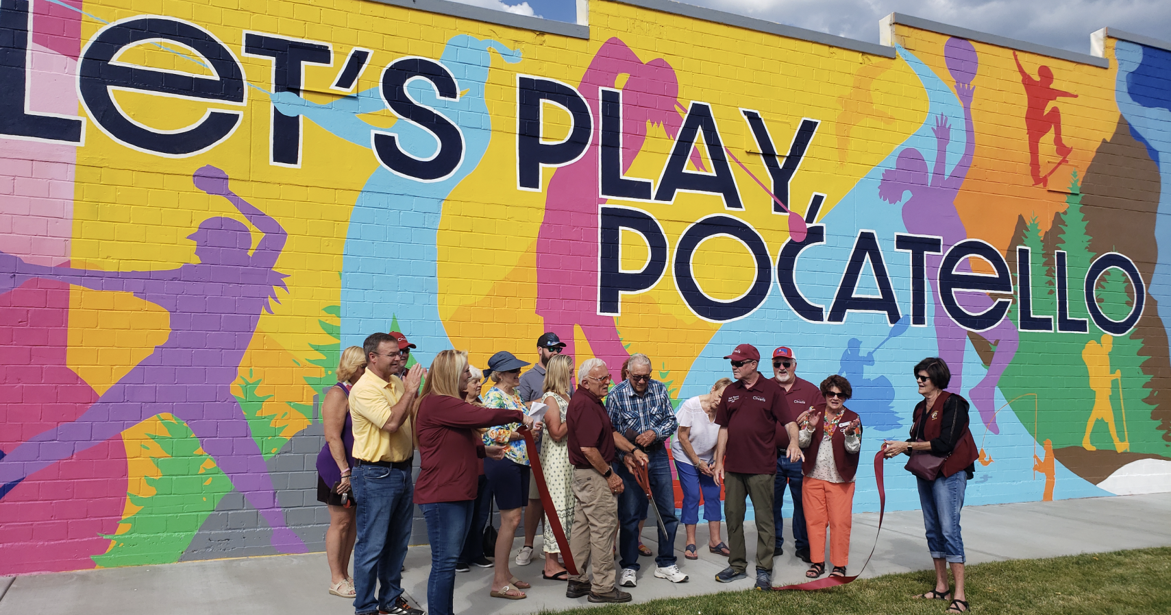 'A LEAGUE OF THEIR OWN': New mural in downtown Pocatello honors three sisters who helped pioneer women's sports in Gate City - Vimarsana News