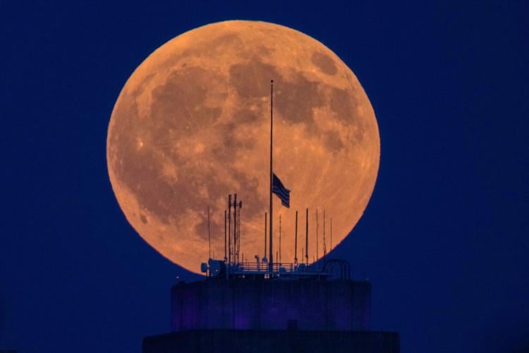 APTOPIX Missouri Lunar Eclipse