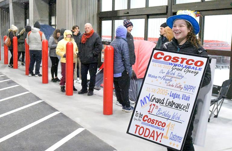 Shoppers brave subfreezing temps for opening of Costco near IdahoUtah