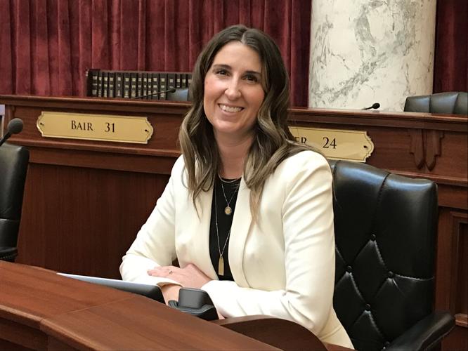 Sen. Lori Den Hartog on Senate floor 3-2-22