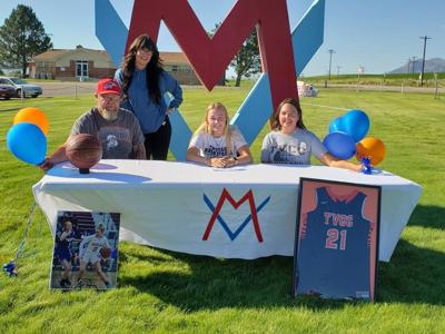 Valerie Vorwaller signing