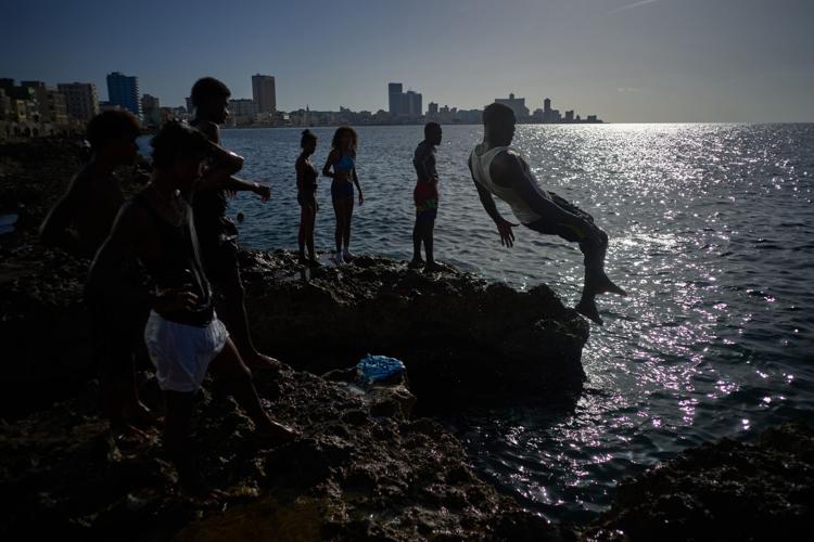 Quake aftermath, Brazil election campaigns and other top photos from Latin America and the Caribbean
