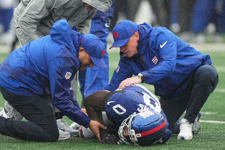Titans Giants Football