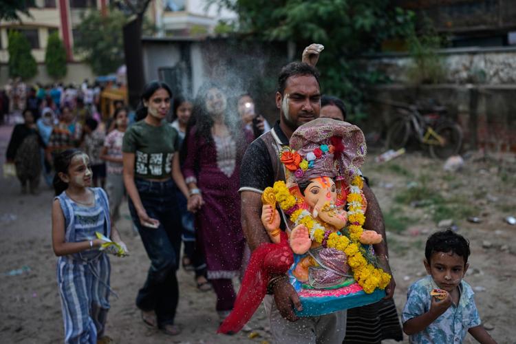 India celebrates the elephant-headed god Ganesha, in photos