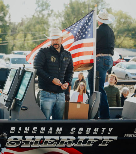 bg sheriff float.png