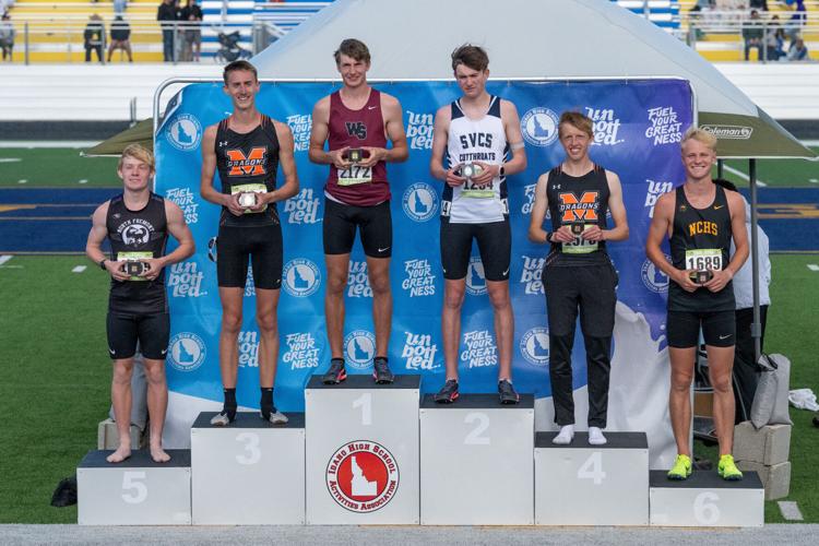 Ethan Willis podium Medal 1600 Meter .jpg