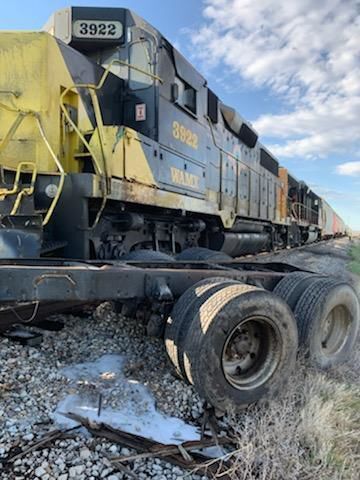 Former NFL player Brandon Bair rescues trucker following truck/train crash