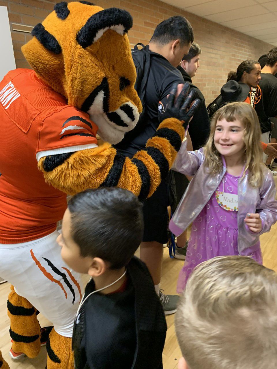 New Adirondack Phantoms mascot Dax tells Ballard Road Elementary