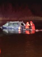 Local man averts New Year's Eve tragedy after car plunges into Snake River