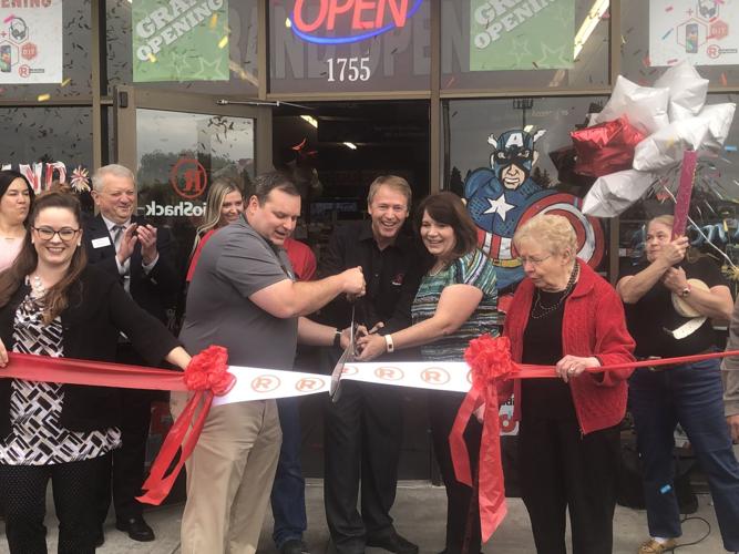 RadioShack is back in Idaho Falls; new store hosts grand opening East