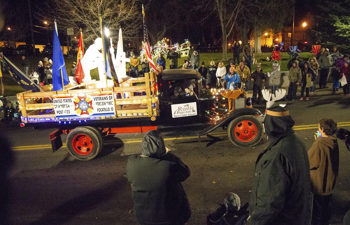 A Night So Bright X Mas Lights Parade Photos Idahostatejournal Com