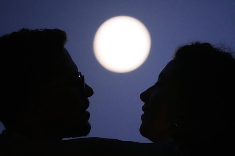 A lunar eclipse lights up skies across the Americas. in photos