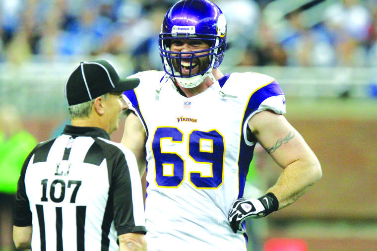 Panthers acquire DE Jared Allen in trade with Bears