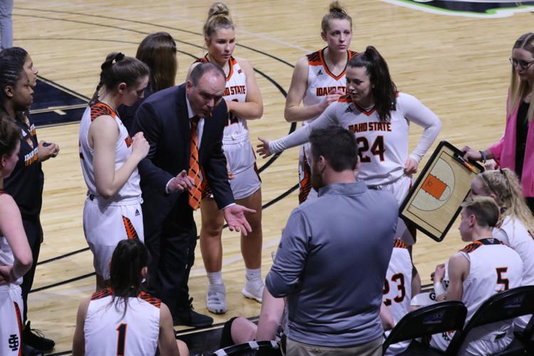 Idaho State women's basketball huddle Seton Sobolewski.jpg