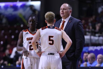 Looking Back Isu Women S Basketball Overcomes Injuries For