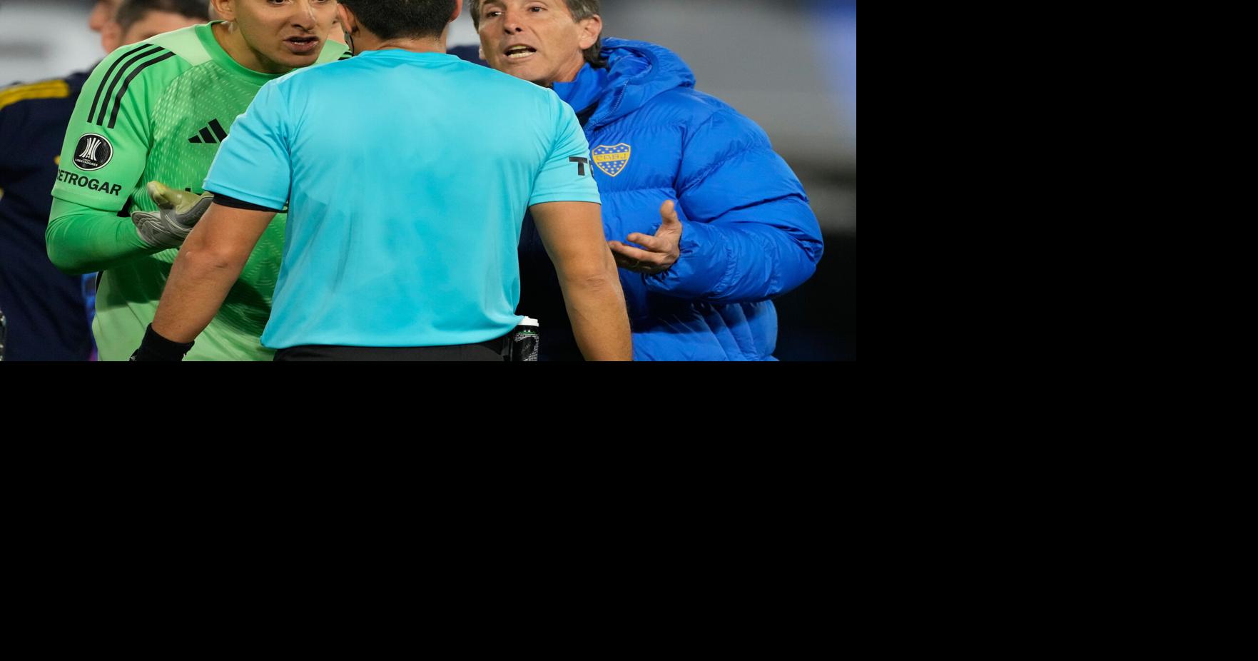 Boca Juniors’ Leandro Brey and Claudio Ubeda Confront Referee Jesus Valenzuela