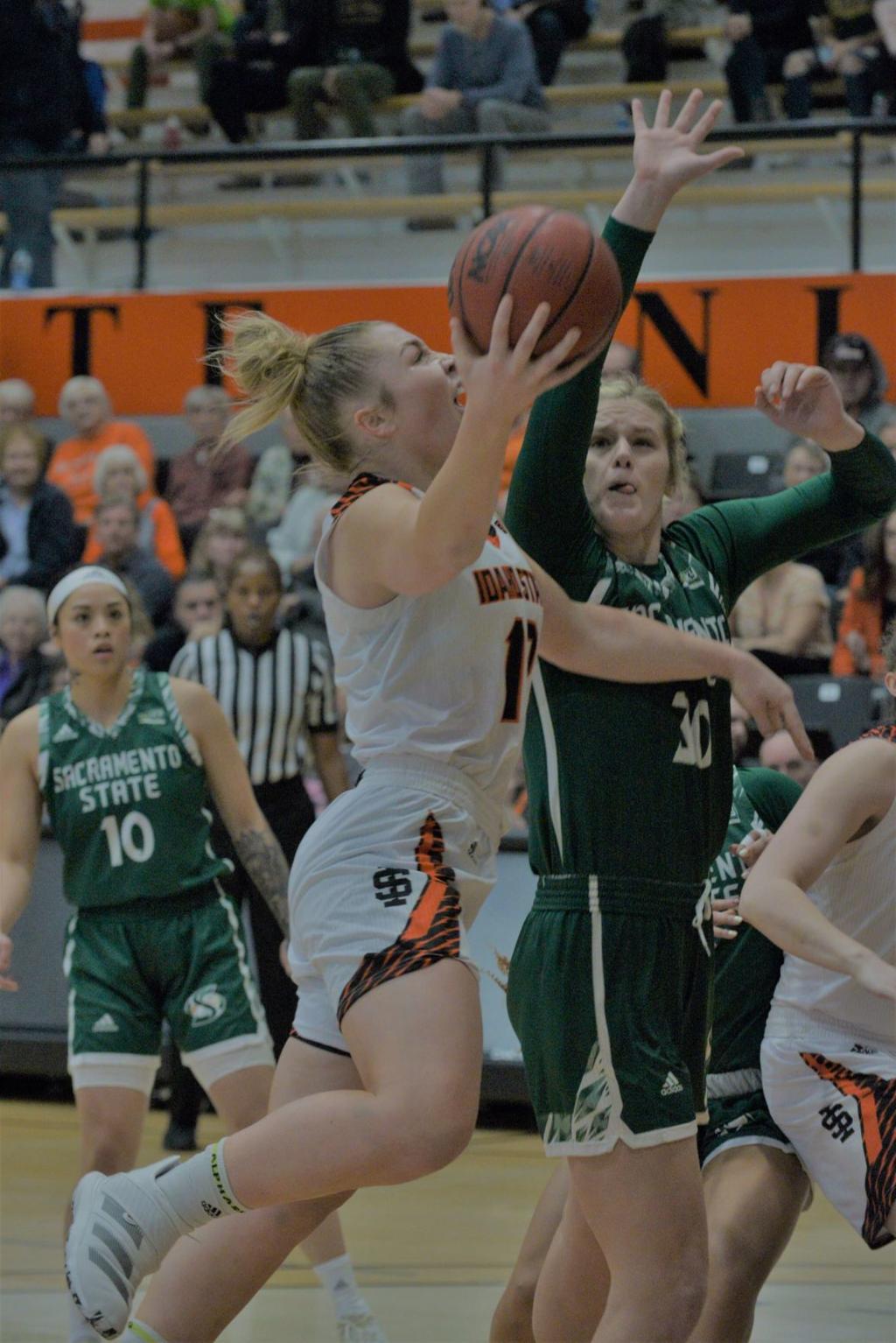 Hornets Humbled Dora Goles Red Hot First Half Helps Isu Women
