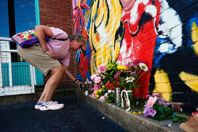 From Los Angeles to Nashville, fans remember Dolly Parton, in photos