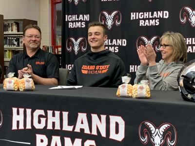 Evan Ames signing