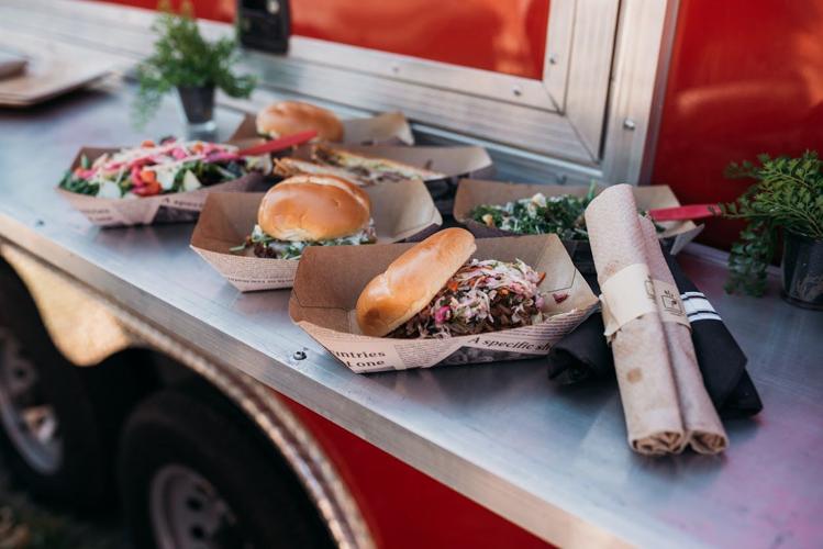 barbecue pulled pork sandwiches