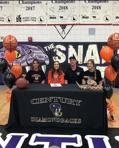 Tenleigh Smith signing