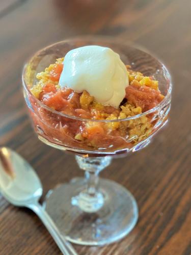 Belle's Rhubarb Crumble