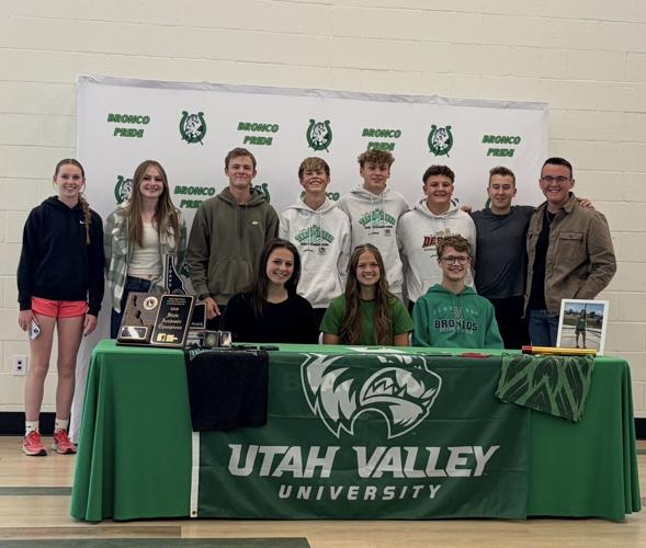 Eva Grimm signing with teammates