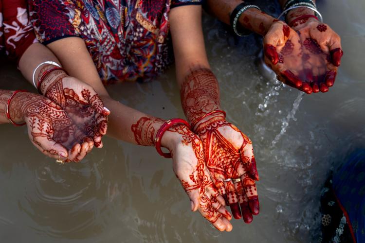 India celebrates the elephant-headed god Ganesha, in photos