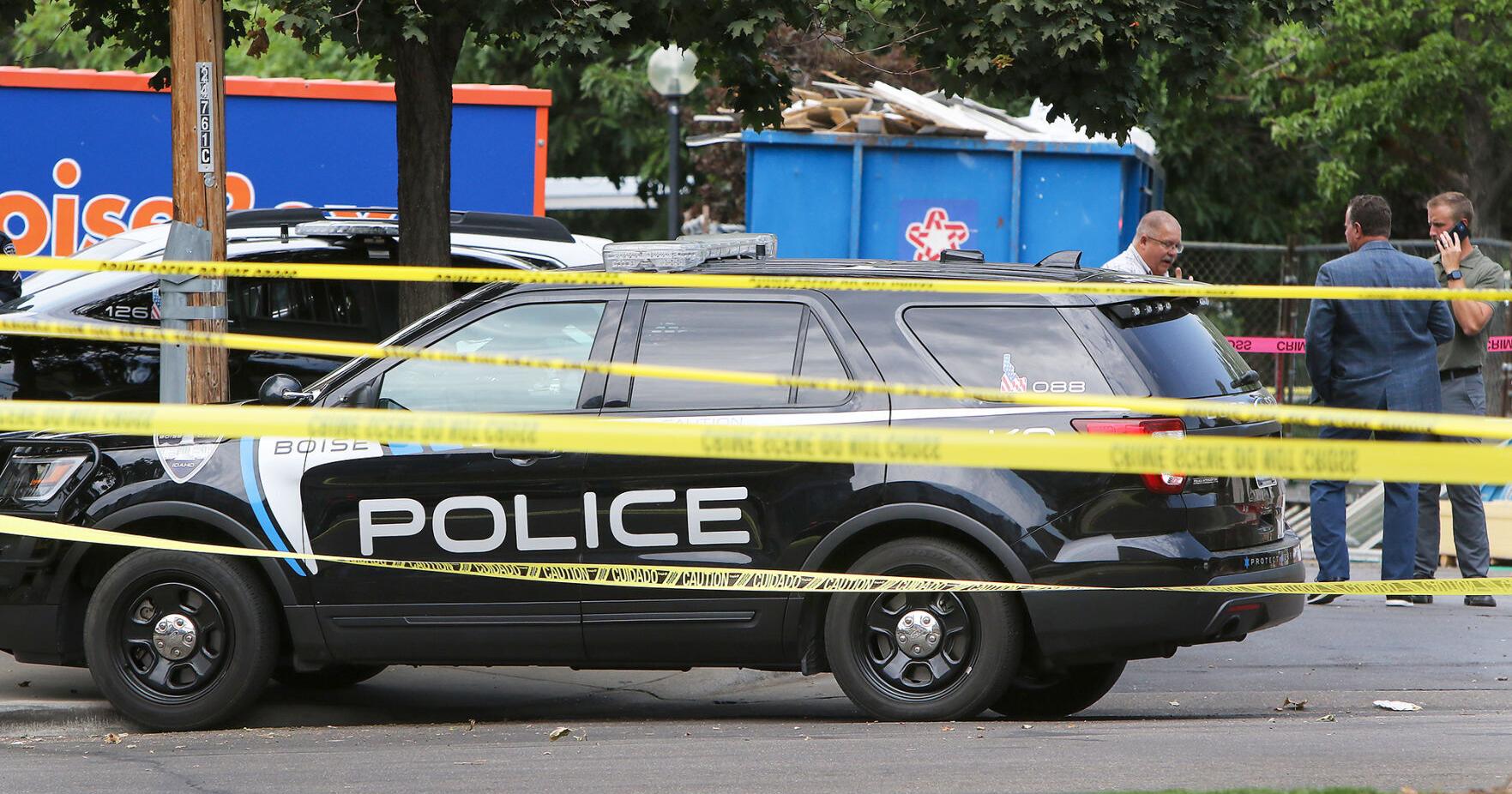 Prosecutor: Officers justified in fatally shooting armed man - Vimarsana News