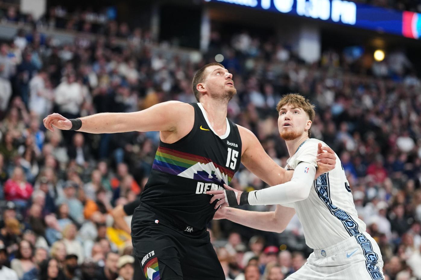 Los Nuggets sacan adelante una victoria marcada por las pérdidas de Jokic 3 Grizzlies Nuggets Basketball | National | idahostatejournal.com