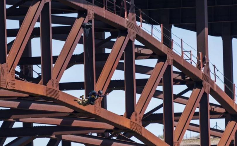 Skydiving Twin Falls Bridge