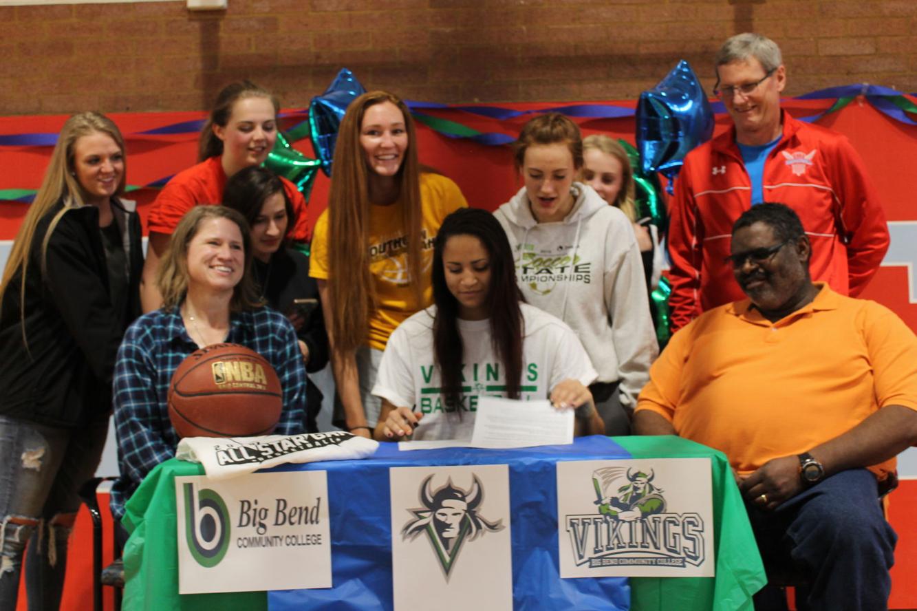 Local Recruiting Marsh Valley's Batts signs with Big Bend basketball
