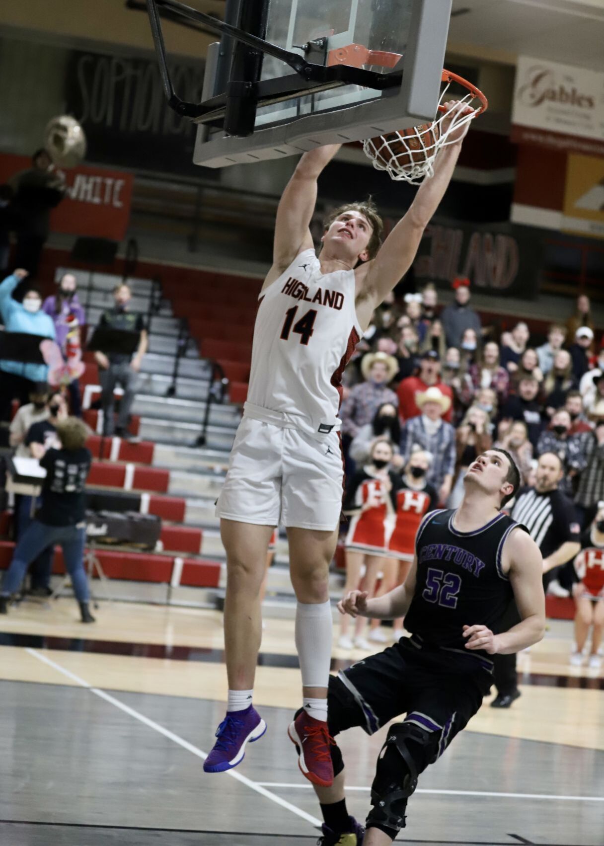 white boy dunking