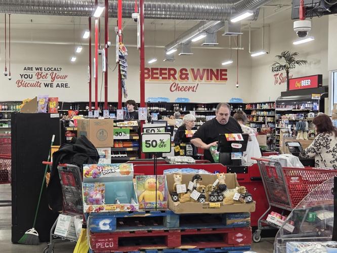 Grocery Outlet Bargain Market shoppers