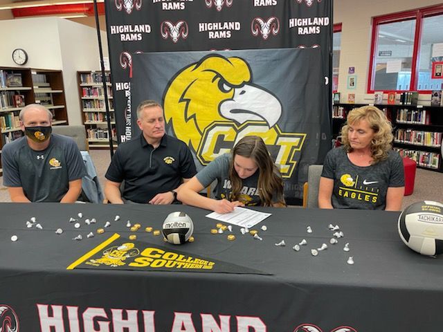 Mackenna Thayne signs with CSI volleyball
