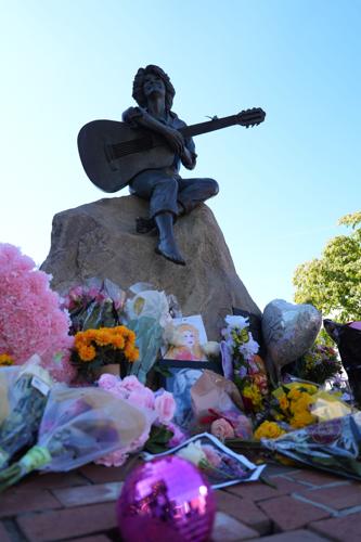 From Los Angeles to Nashville, fans remember Dolly Parton, in photos